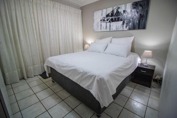 Room 4 of 12