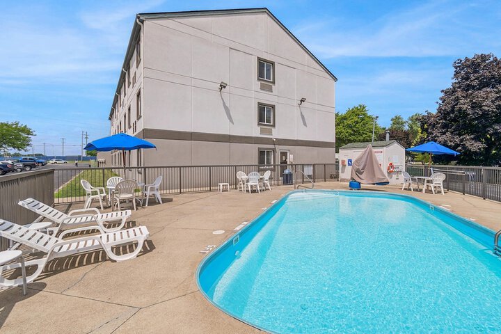 Pools & Facilities