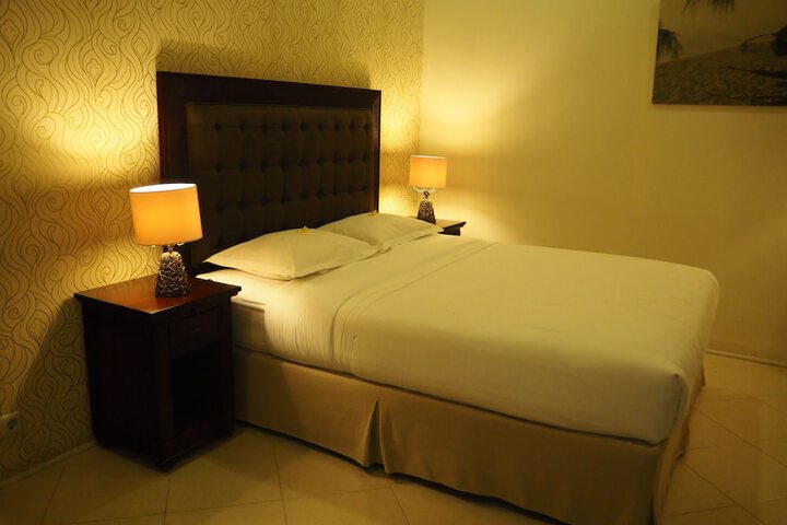 Room 2 of 33