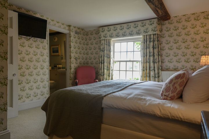 Room 5 of 74