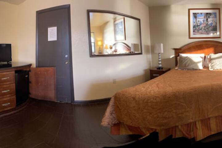 1 King Bed Lake View (6 of 7)