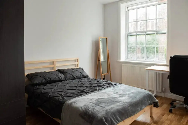 Room 4 of 10