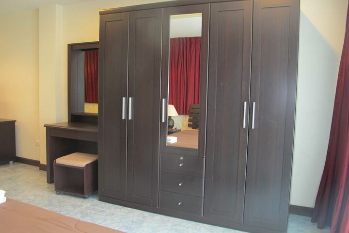 Room 17 of 33