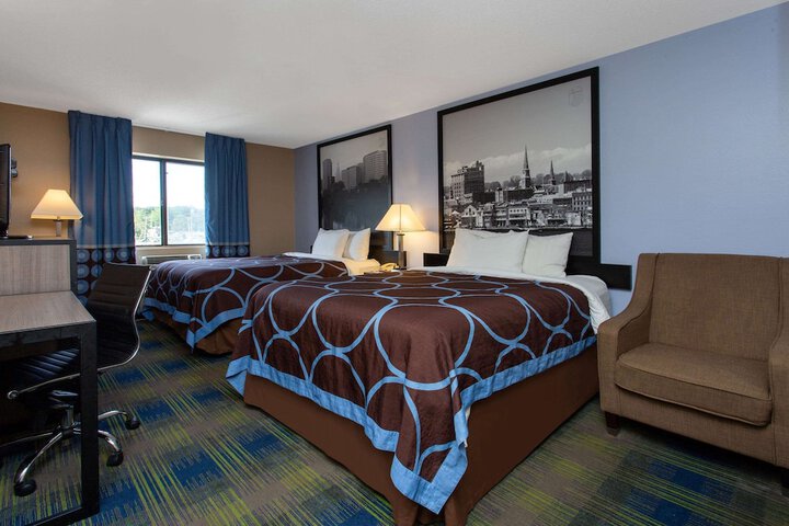 1 Queen Bed (5 of 9)