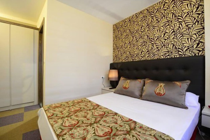 Room 10 of 21