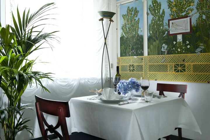 Dining 34 of 55