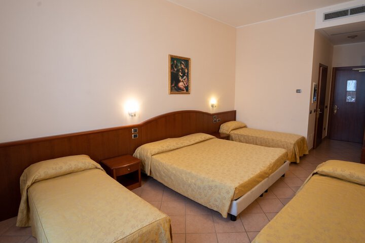 Room 25 of 74