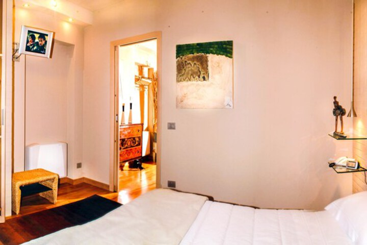 Room 6 of 7