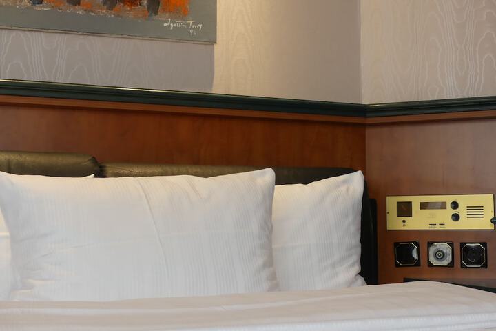 Room 42 of 72