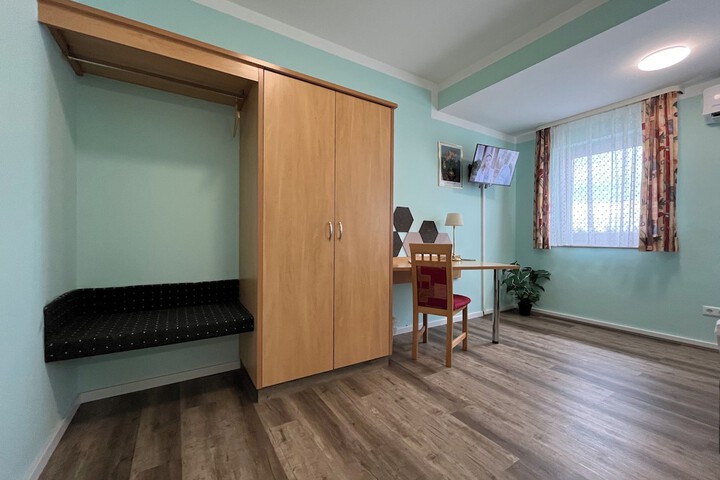 Room 7 of 38