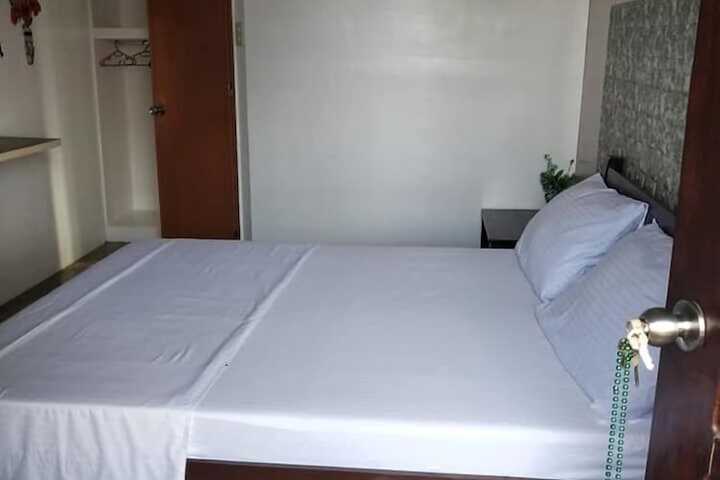 Room 8 of 25