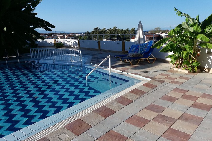 Pool 64 of 82