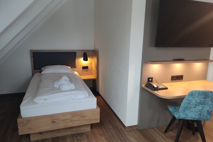 Room 16 of 42