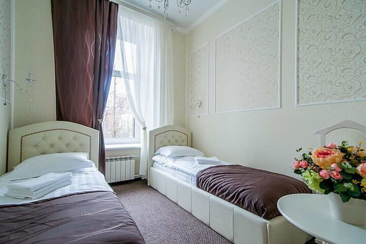 Room 6 of 13