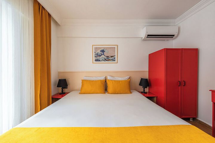 Room 13 of 82