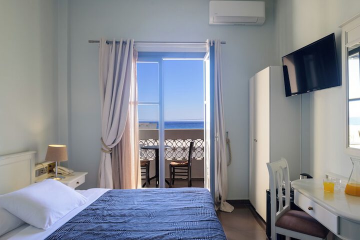Room 2 of 317