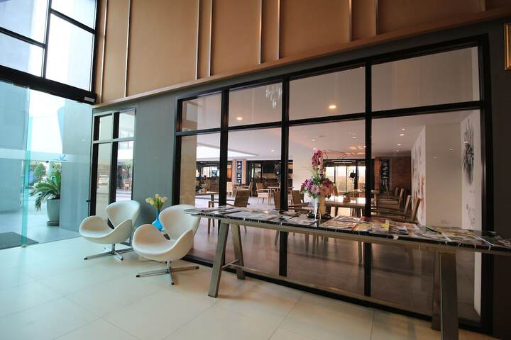 Entrance & Lobby