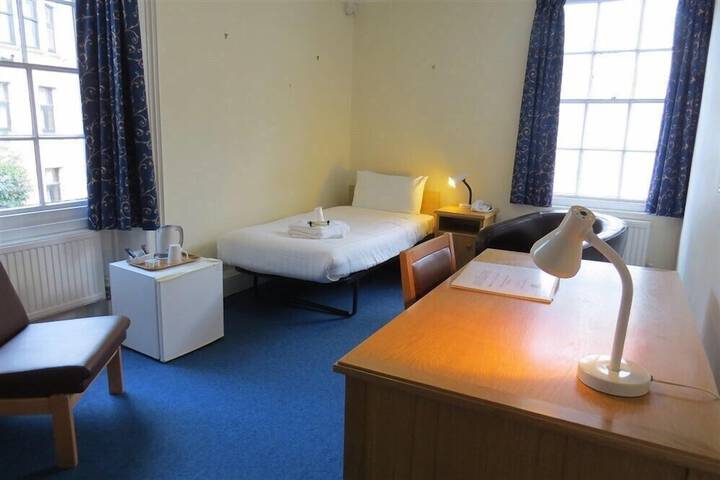 Room 5 of 25
