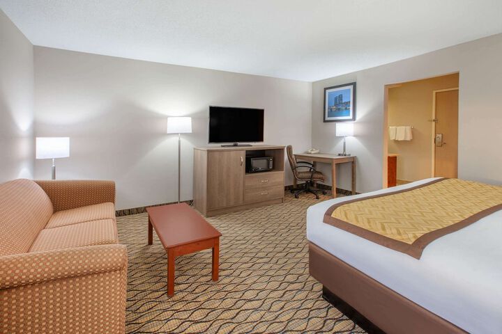 1 King Bed (14 of 17)