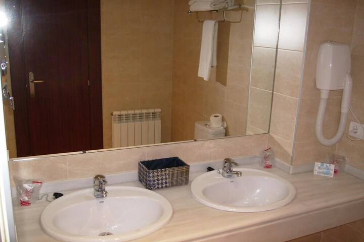 Room 17 of 46