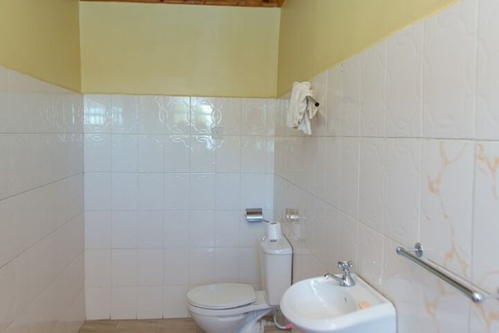 Room 105 of 163