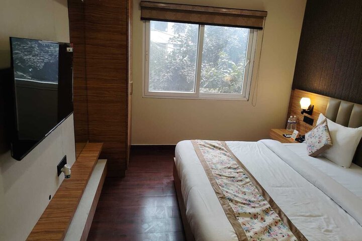 Room 3 of 28