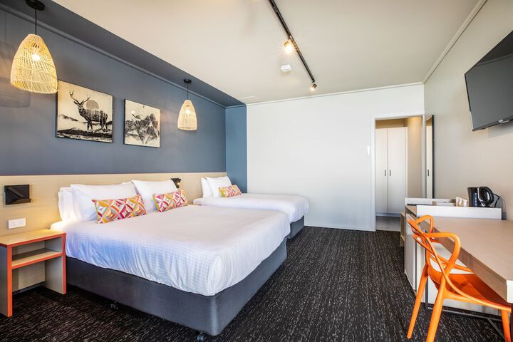 Room 11 of 35