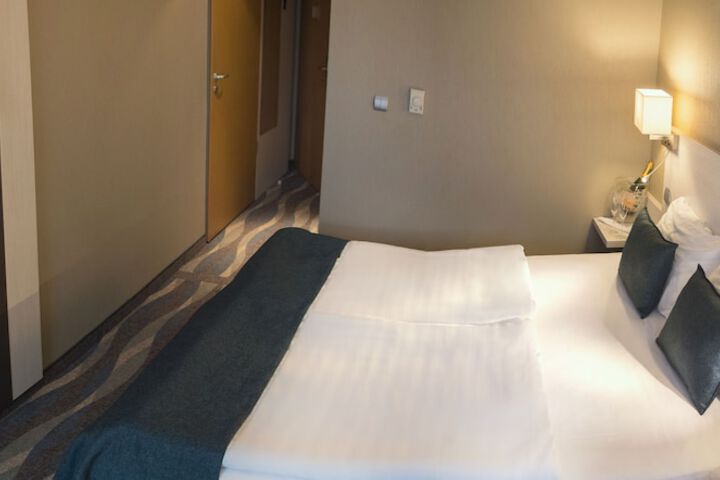Room 21 of 69