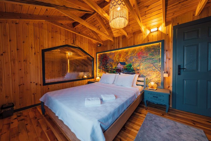 Room 4 of 80