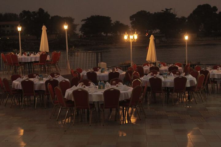Dining 3 of 14