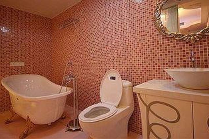 Room 4 of 37