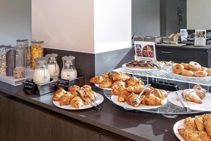 Breakfast/Coffee Service 35 of 77
