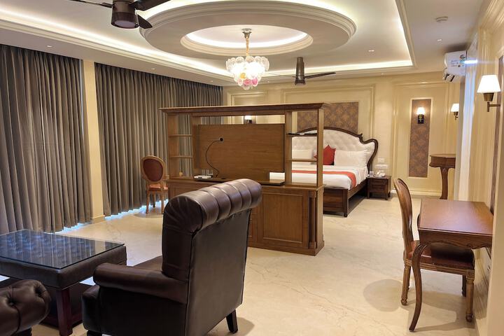 Room 34 of 96