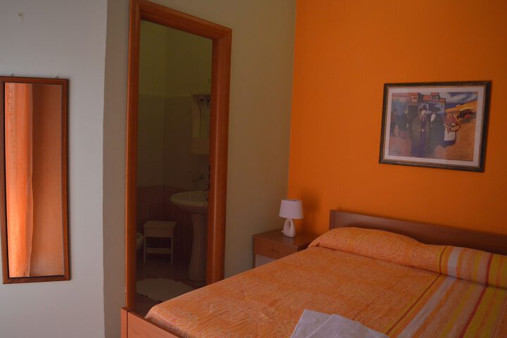 Room 4 of 37