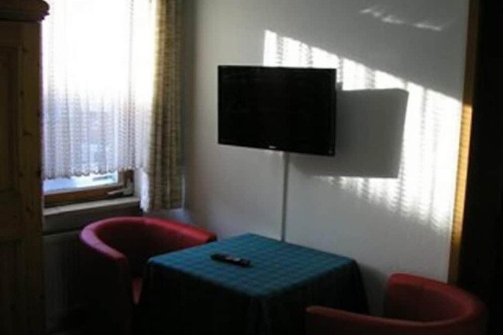 Room 10 of 26