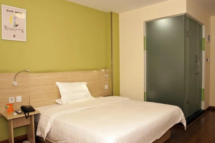 Room 3 of 10