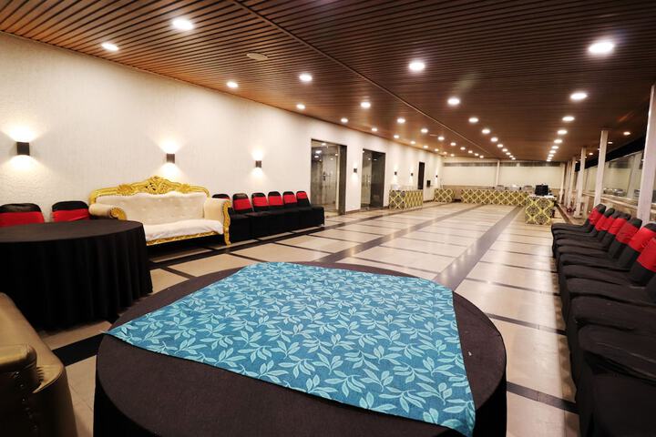 Ballroom/Hall 41 of 68