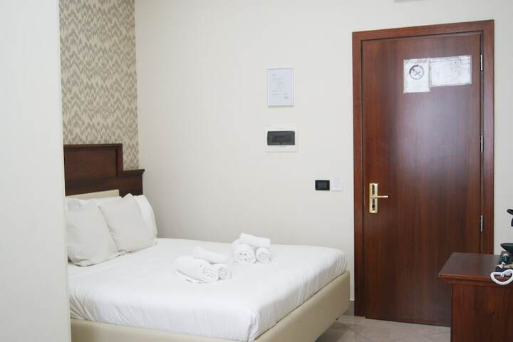 Room 7 of 27