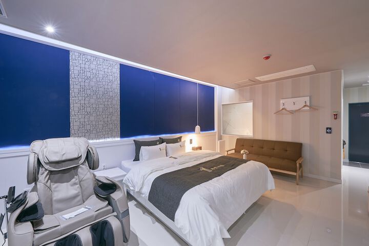 Room 37 of 61