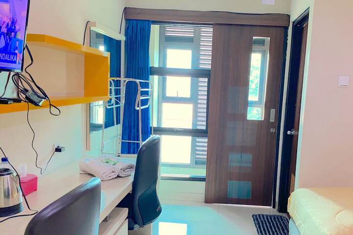 Room 11 of 32