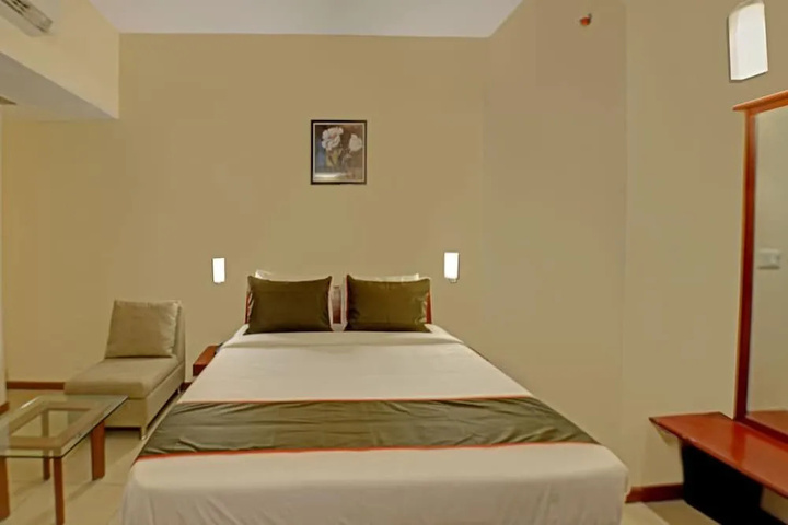 Room 3 of 20