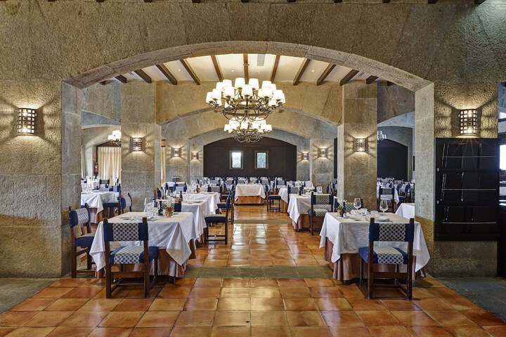 Dining 46 of 81