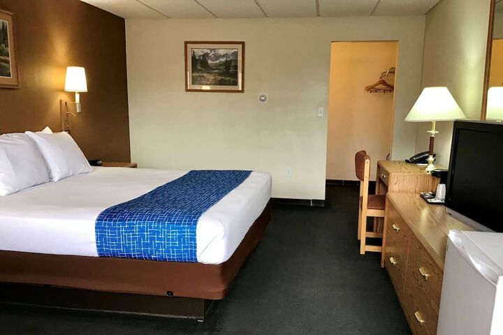 Room 6 of 15