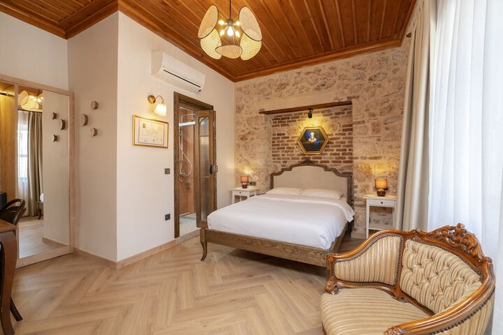 Room 14 of 80