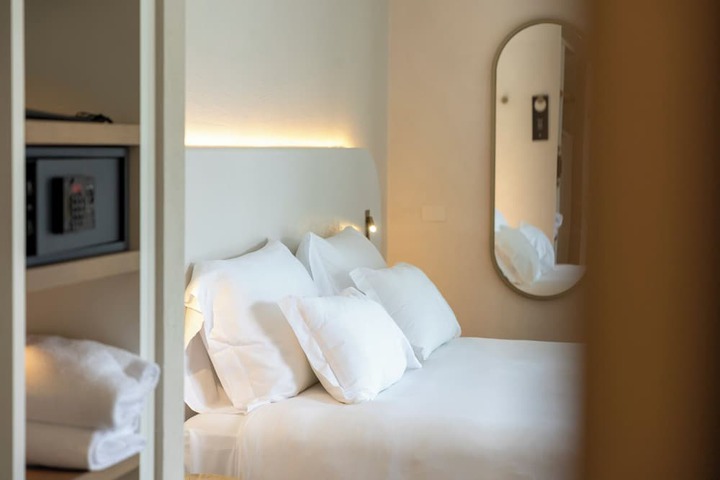 Room 13 of 90