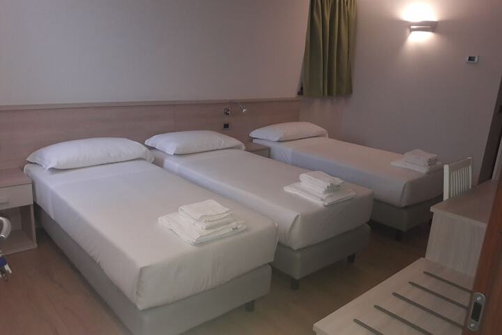 Room 8 of 35