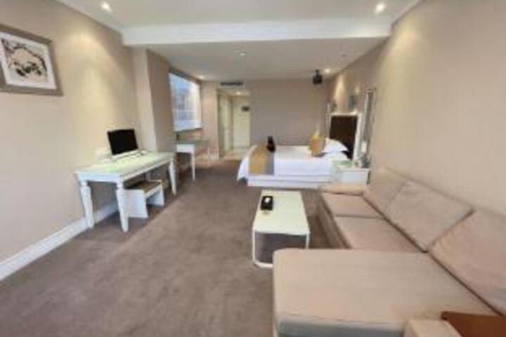 Room 15 of 15