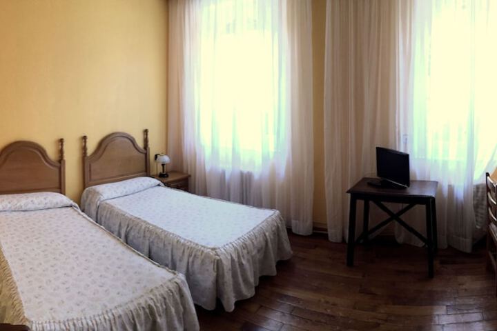 Room 15 of 40