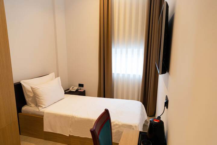 Room 7 of 26