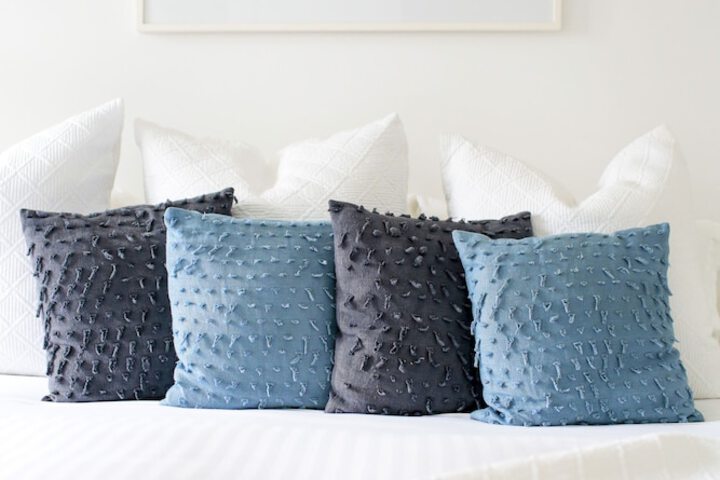 1 King Bed (2 of 7)